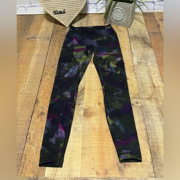 Lululemon Wunder Under Hi-Rise Tight Full-On Luxtreme 28"
Aura Dark Chrome Multi - Picture 13 of 13